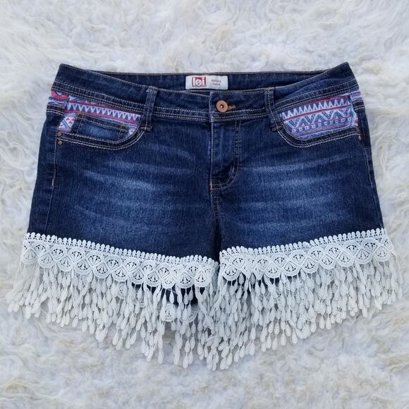 Fringe Trim Shorts Stretch Denim LEI Low Rise Ashley Size 9 Lace Crochet Boho - Picture 8 of 8